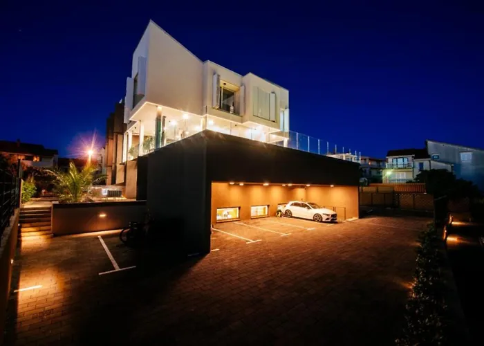 Dedaj - Almaro With Heated Pool Zadar