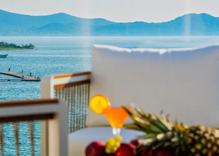 Dedaj - Almaro With Heated Pool Appartement *